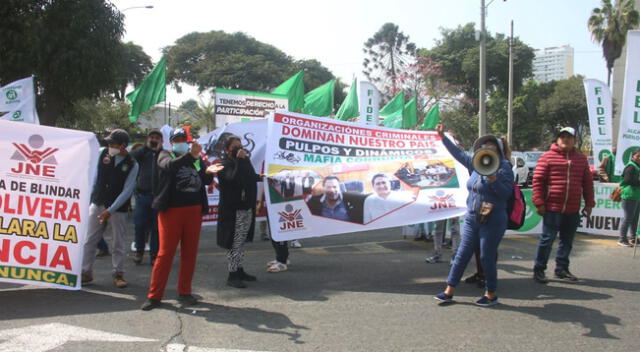 Población de Satipo protesta para salida de alcalde.