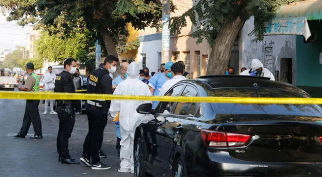 Agentes policiales están en la búsqueda de los criminales para que paguen por sus actos.