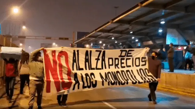 Pasajeros reclaman por el alza de los pasajes en el Metropolitano