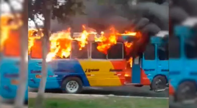 SMP: chofer de bus transporte público incendia su vehículo tras ser detenido por fiscalizadores de la ATU [VIDEO]