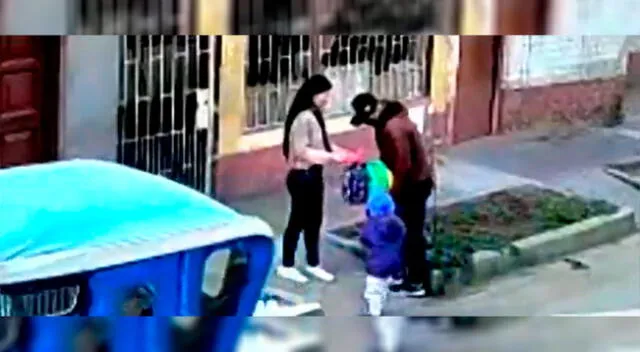 SJL: encapuchado asalta a madre cuando llevaba a su menor hijo al colegio [VIDEO]