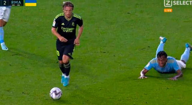 Renato Tapia quedó en el suelo y Luka Modric anotó un soberbio tanto.