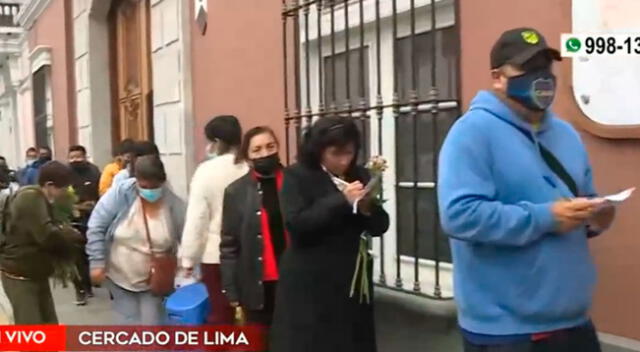 Cientos de fieles llegaron para dejar sus cartas en el pozo de los deseos y rendir homenaje a Santa Rosa de Lima.
