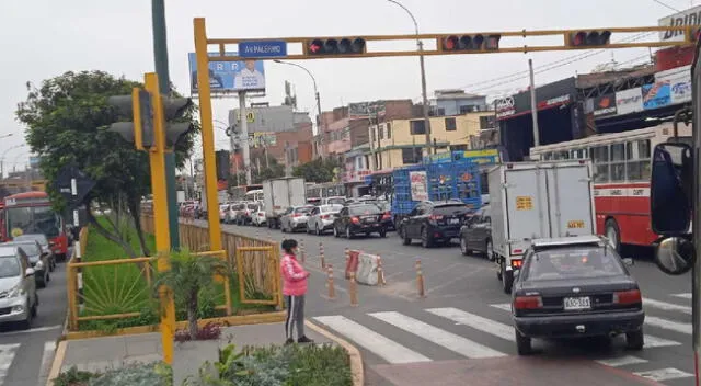 Calles de La Victoria se paralizan a diario por el gran tráfico que existe debido a incontables factores