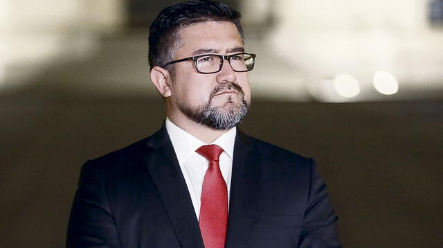 Ministro Geiner Alvarado podría ser censurado esta tarde.