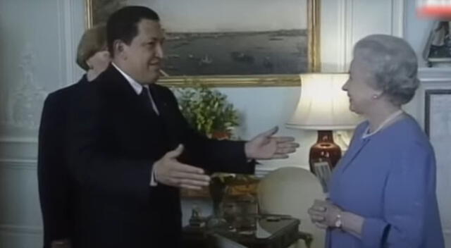 Tras la muerte de la Reina Isabel II, se viralizó una particular escena de Hugo Chávez con la monarca británica.