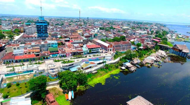 Ciudad de Iquitos desde las alturas