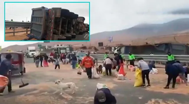 Pobladores recogiendo trigo desparramado por toda la pista