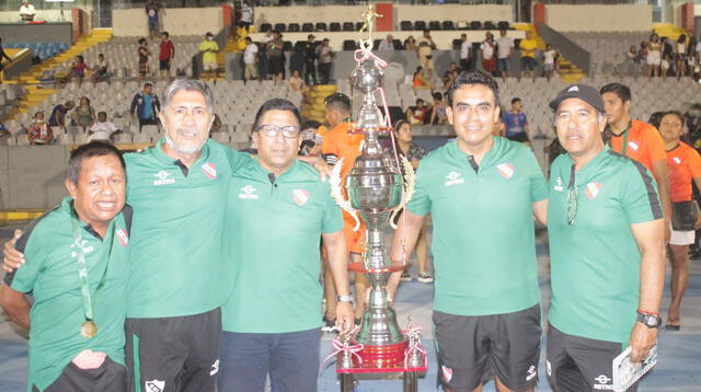 Espera  Estudiantil CNI llevarse el trofeo de campeón de la Copa Perú .