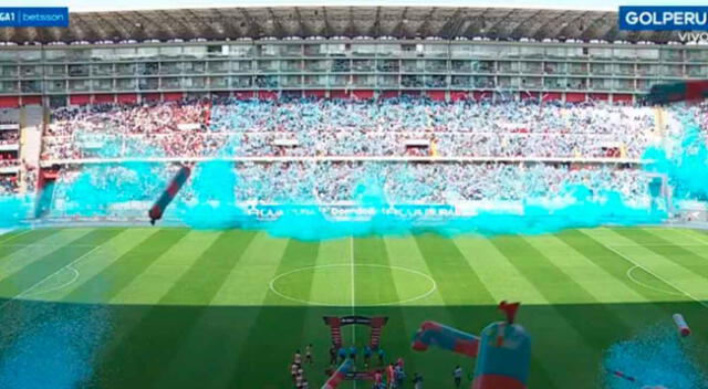 Hinchada de Sporting Cristal recibió de esta manera a su equipo.