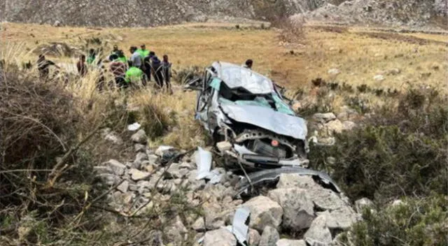 Vehículo chocado en la que viajaban jovene que perdieron la vida en Huancayo