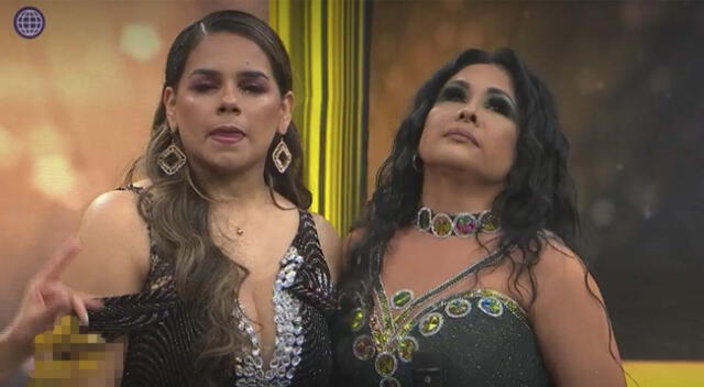 Giuliana Rengifo y Yolanda Medina en versus de canto.