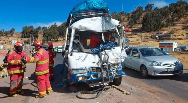 Bus escolar que impacto contra camión de carga pesada en Puno