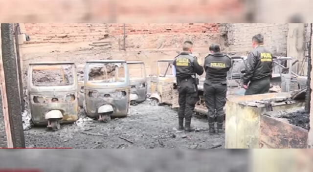 Mototaxis calcinadas tras incendio en Chorrillos
