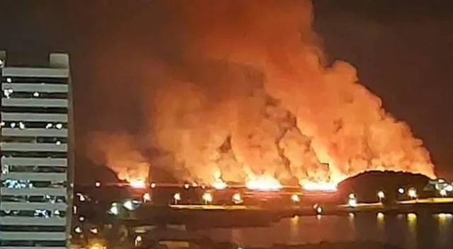 Incendio en Puno deja en cenizas la isla de Los Uros