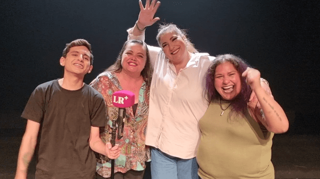 Mónica Torres y Claudia Berninzon se muestras felices con su nueva obra teatral.