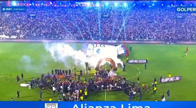 Alianza Lima celebra título nacional
