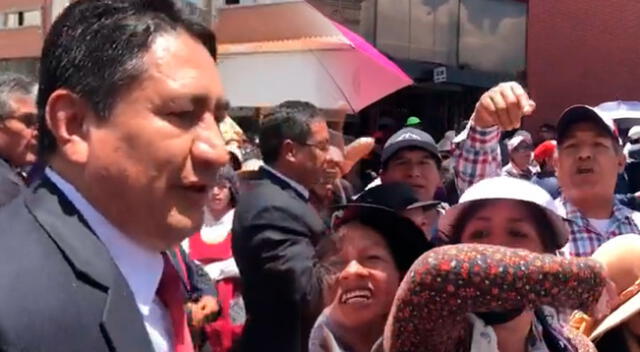 Vladimir Cerrón fue insultan en Huancayo