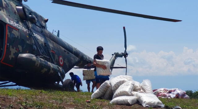 Entrega de alimentos a comunidad nativa.