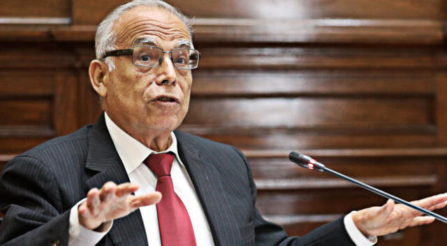 Aníbal Torres rechaza que desde el Gobierno tengan intenciones de cerrar el Congreso.