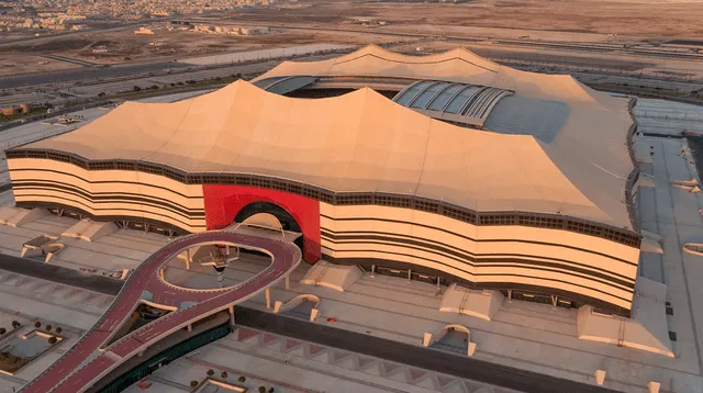 El exótico estadio Al Bayt Stadium tiene capacidad para albergar a 60 mil personas.