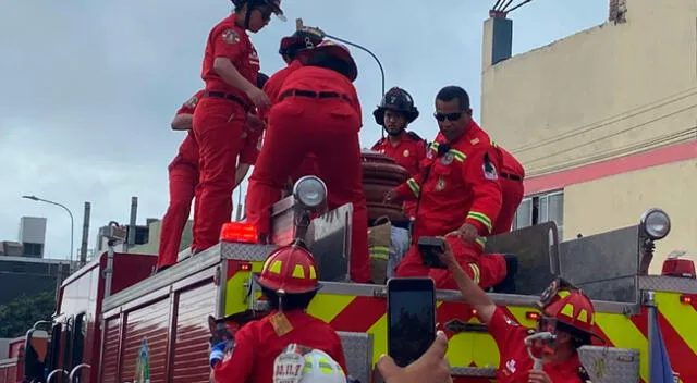 Rindieron homenaje a bombero fallecido en el Aeropuerto Jorge Chávez.