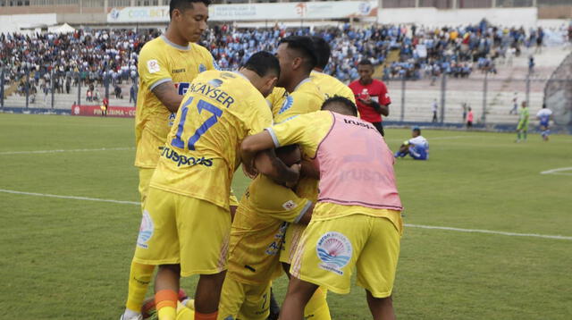 Festejo de los jugadores de la Bocana por el gol anotado en los descuentos.