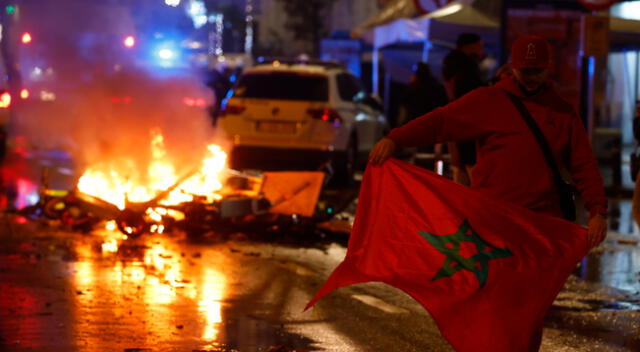 Hinchas belgas y marroquíes se enfrentaron en pleno Bruselas, Bélgica.