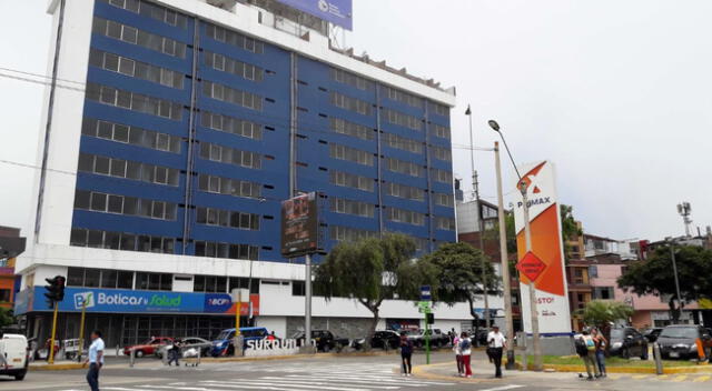 El exhotel se caracteriza por tener 2 mil metros cuadrados, 10 pisos de alto, una suite principal por piso y algunas paredes revestidas, al parecer por mármol.