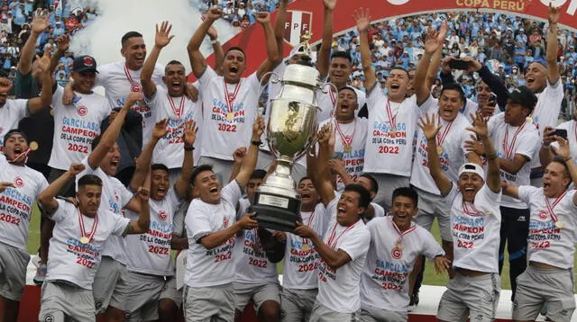 Algarabía total de los jugadores del Deportivo Garcilaso al campeonar en la Copa Perú.