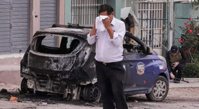 Manifestantes quemaron al menos tres autos en Arequipa.