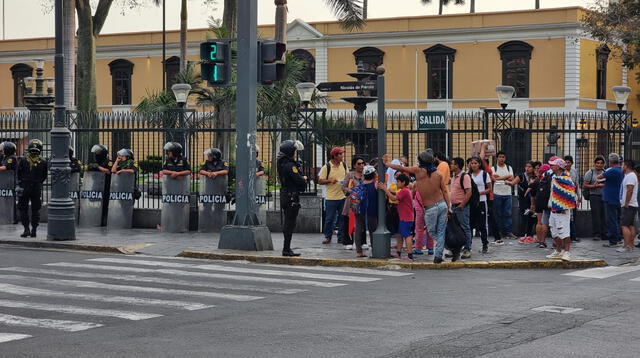 Debido a los últimos actos vandálicos en medio de las manifestaciones, la policía está evitando que lleguen al Congreso de la República.