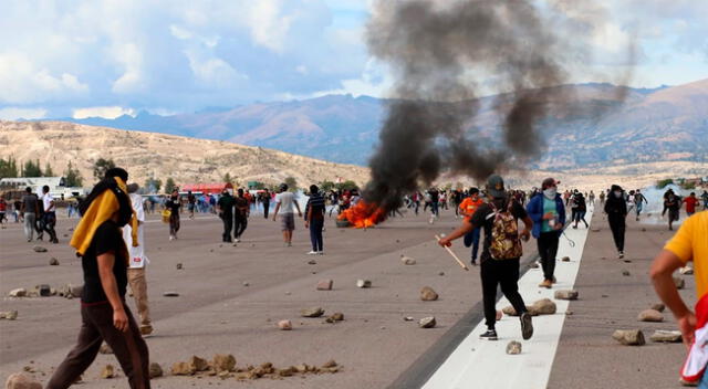 Ayacucho: captan preciso momento de enfrentamientos entre manifestantes y Fuerzas Armadas en aeropuerto [VIDEO]