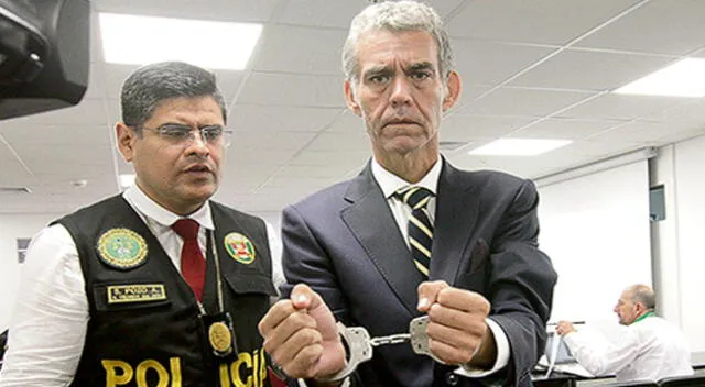 Fiscalía pide más de siete años de cárcel contra el ex congresista Víctor Augusto Albrecht Rodríguez por tenencia ilegal de armas