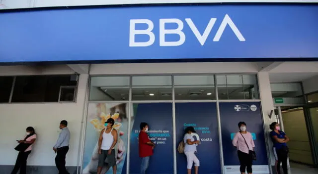 El BBVA viene causando controversia por sus nuevas tarifas aplicadas a sus clientes.