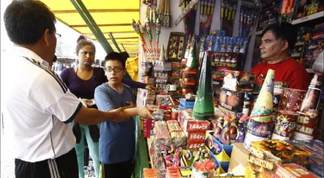 Solo hay dos centros autorizados para vender pirotécnicos en Lima