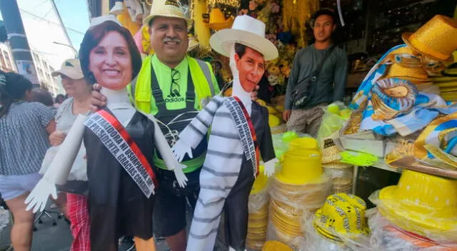 Comerciantes venden como pan caliente los muñecos de estos políticos.