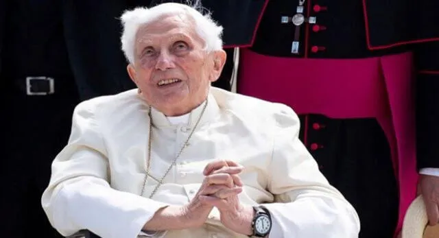 Benedicto XVI se encuentra “grave” de salud y bajo una estricta supervisión médica en el VatIcano.