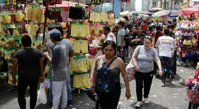 Vendedores ambulantes en Gamarra