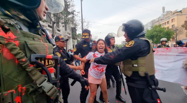 Mujer irrumpió en la marcha por la paz