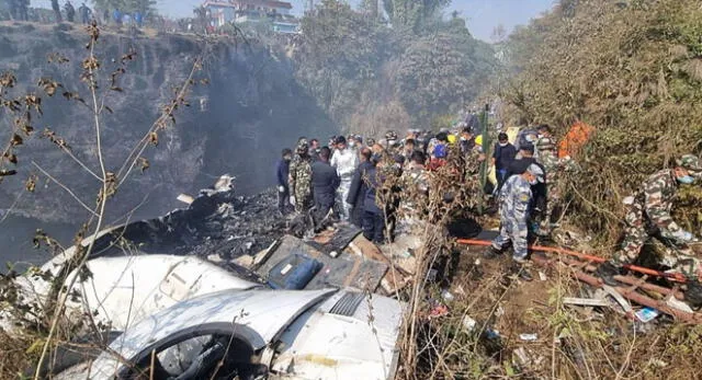 El avión ATR 72 de Yeti Airlines cayó cerca de Pokhara, la ciudad donde debía aterrizar en Nepal.