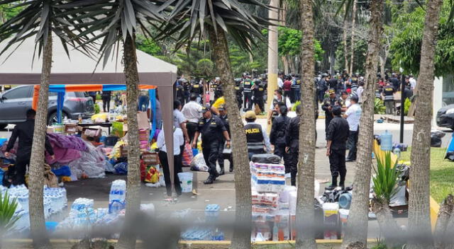 Efectivos policiales dentro de la Universidad San Marcos