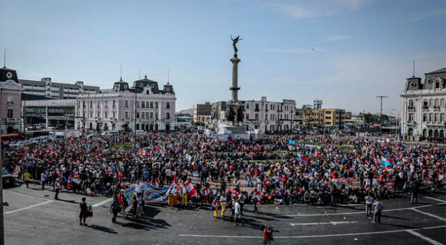 Las fuerzas del orden realizaron un gran plantón contra los manifestantes.