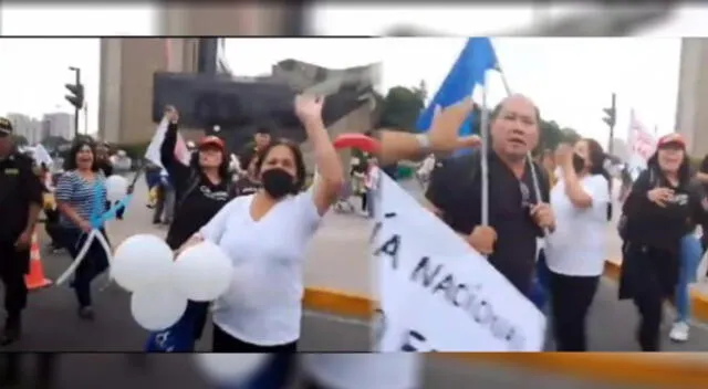 Participantes de la "Marcha por la paz" agreden a reportero