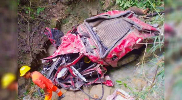 Camioneta volcada donde fallecieron dos personas en Cajamarca