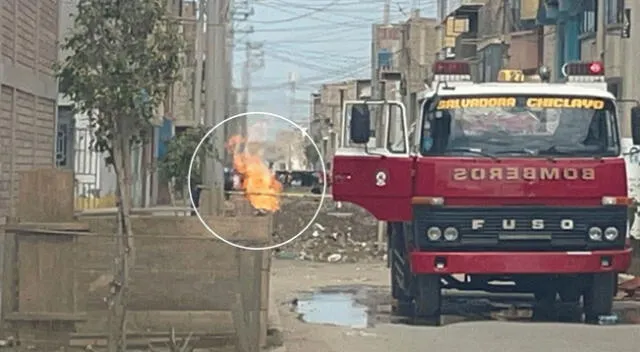 Bomberos llegaron a la zona del siniestro para realizar trabajos de enfriamiento.