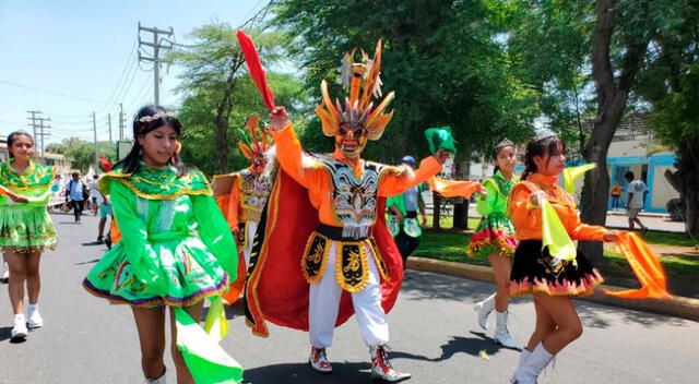 Miles de danzantes tradicionales de Piura desfilarion por calles dando el inicio a los carnavales