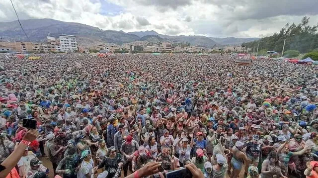 Al rededor de 10 mil personas fueron vistas disfrutando de los carnavales hoy   