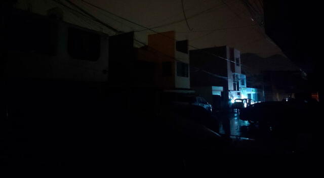 Vecinos están alarmados por la falta de luz en San Diego.