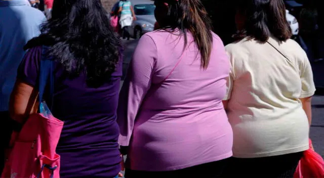 Peruanos con problemas de obesidad.
